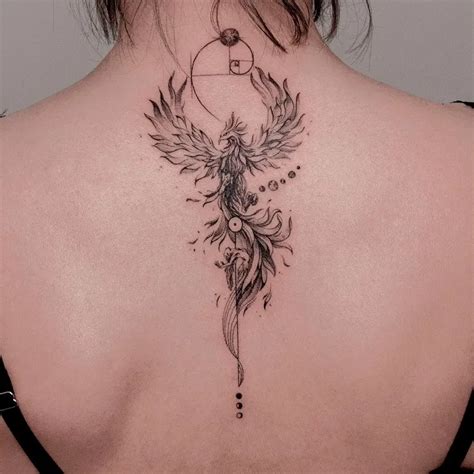 tatouage phoenix|Tatouage phoenix : significations et idées en images